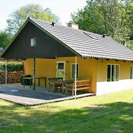 6 Person In Aakirkeby-by Traum