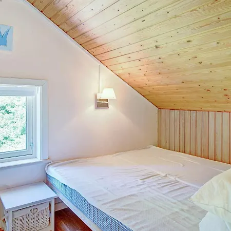 Feriehus 6 Person In Aakirkeby-by Traum