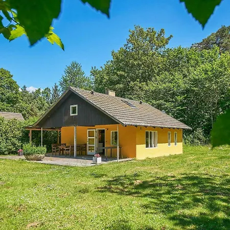 6 Person In Aakirkeby-by Traum * Åkirkeby