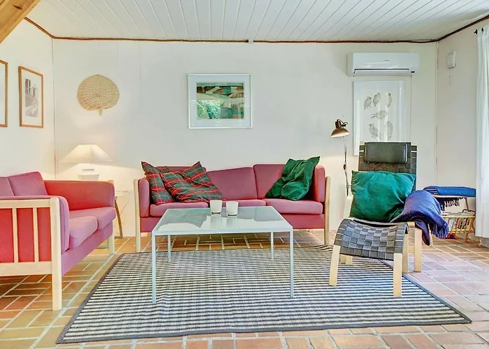 6 Person In Aakirkeby-by Traum בית נופש Åkirkeby